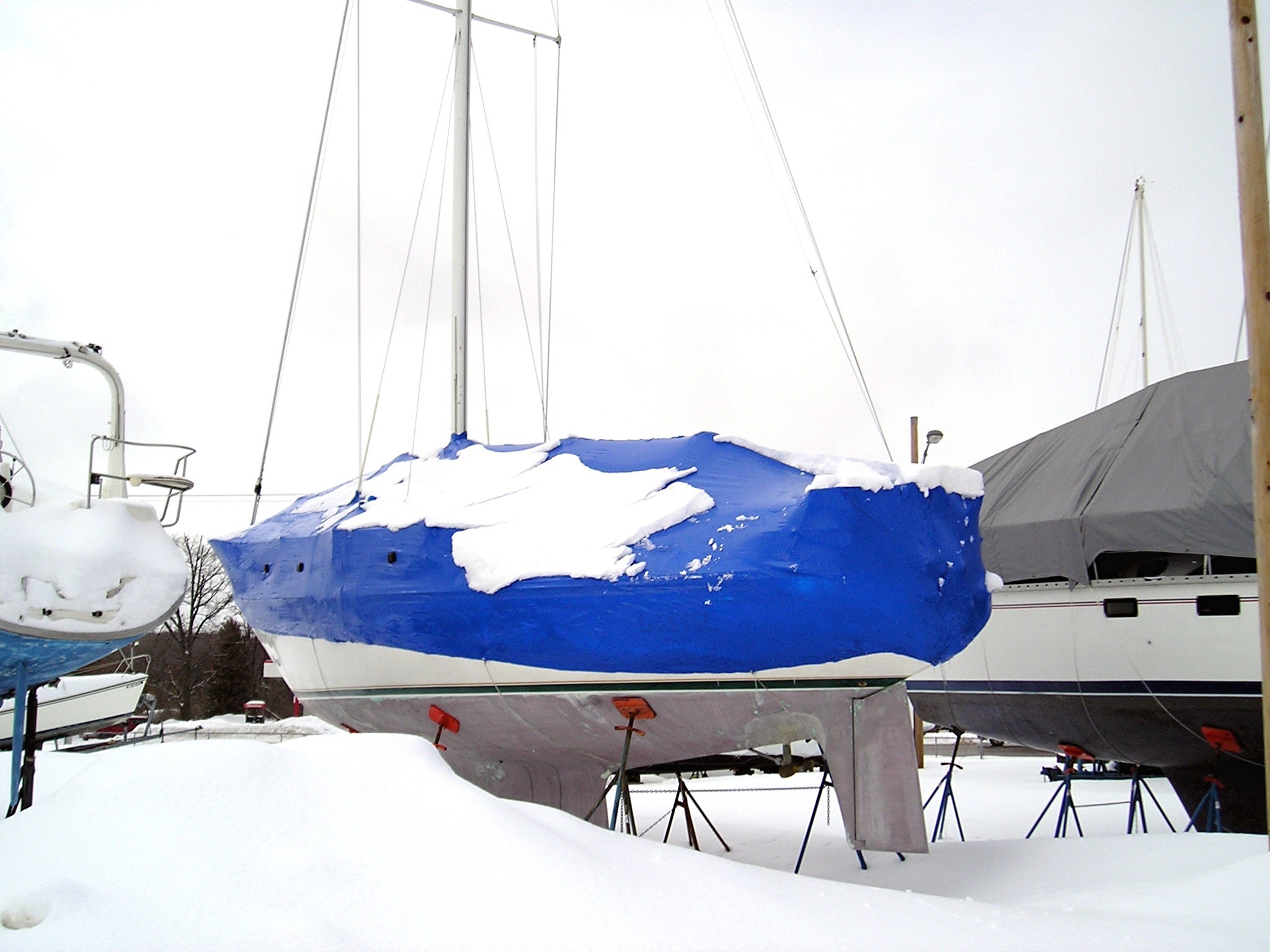 Зимнее хранение яхты в Киеве